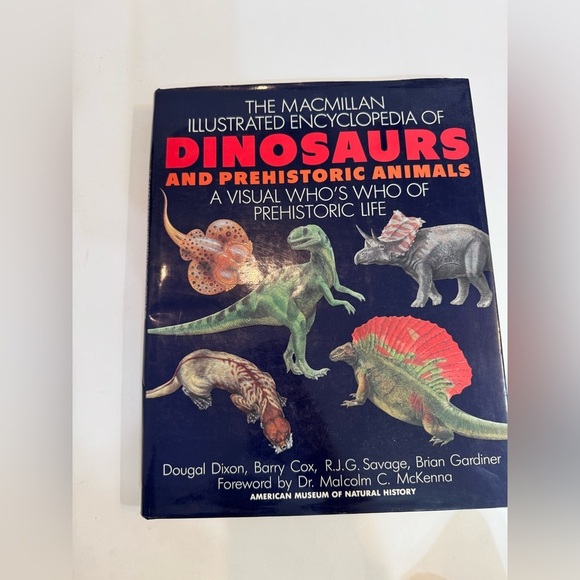 Macmillan Illustrated Encyclopedia of Dinosaurs Children’s Book - Picture 1 of 10